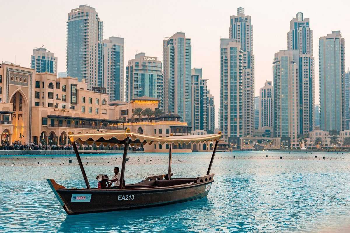 Прогулка на лодке в Дубае