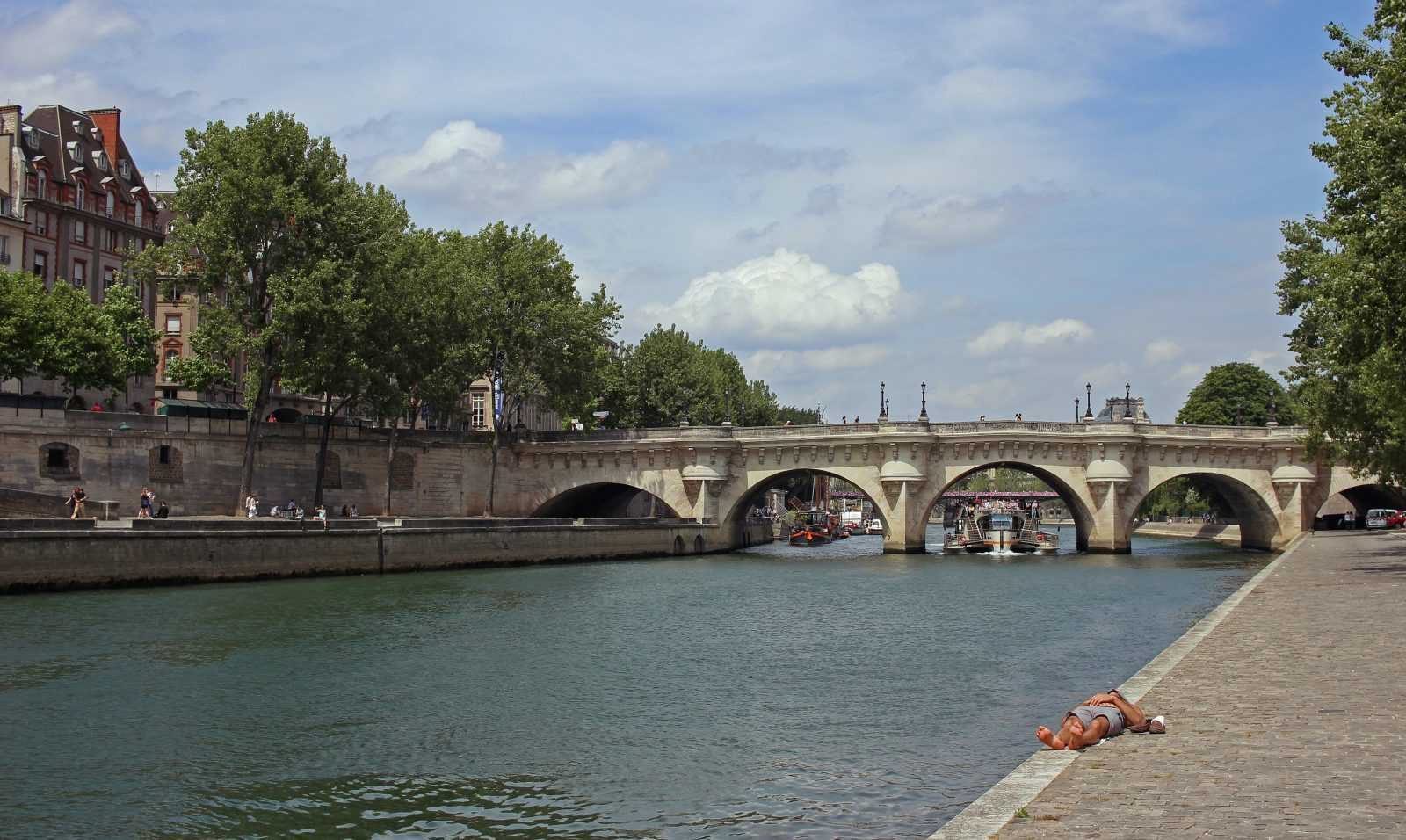 Какая река сена. Мост во Франции. Бумажный мост во Франции.
