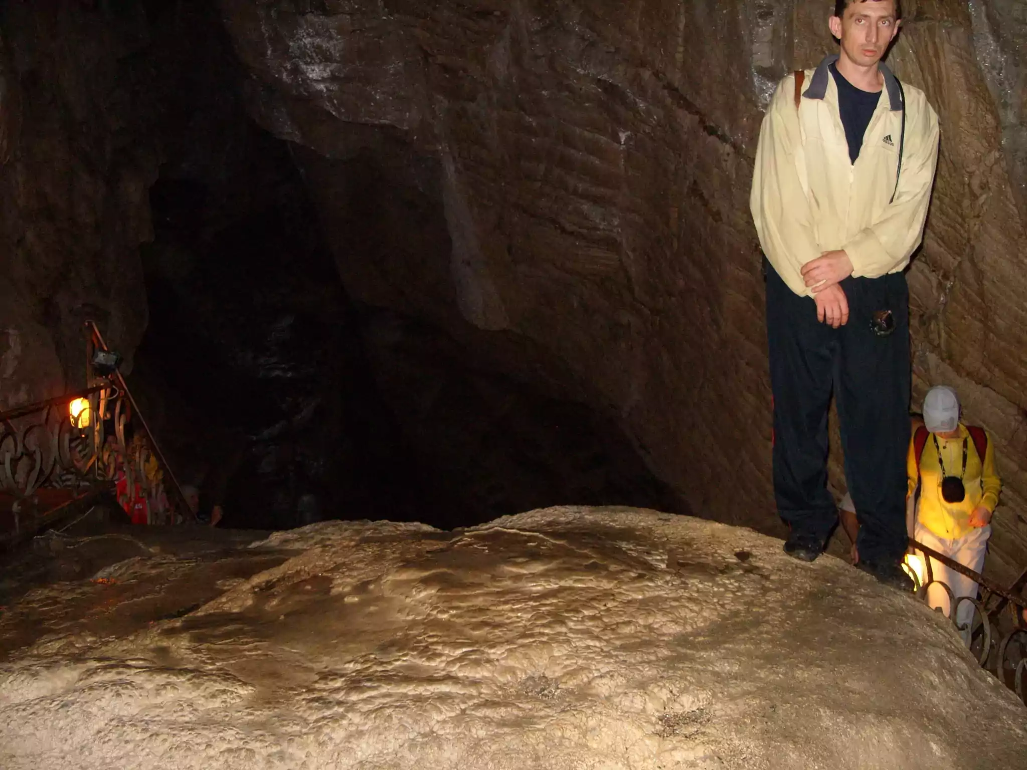 Турист в Воронцовской пещере