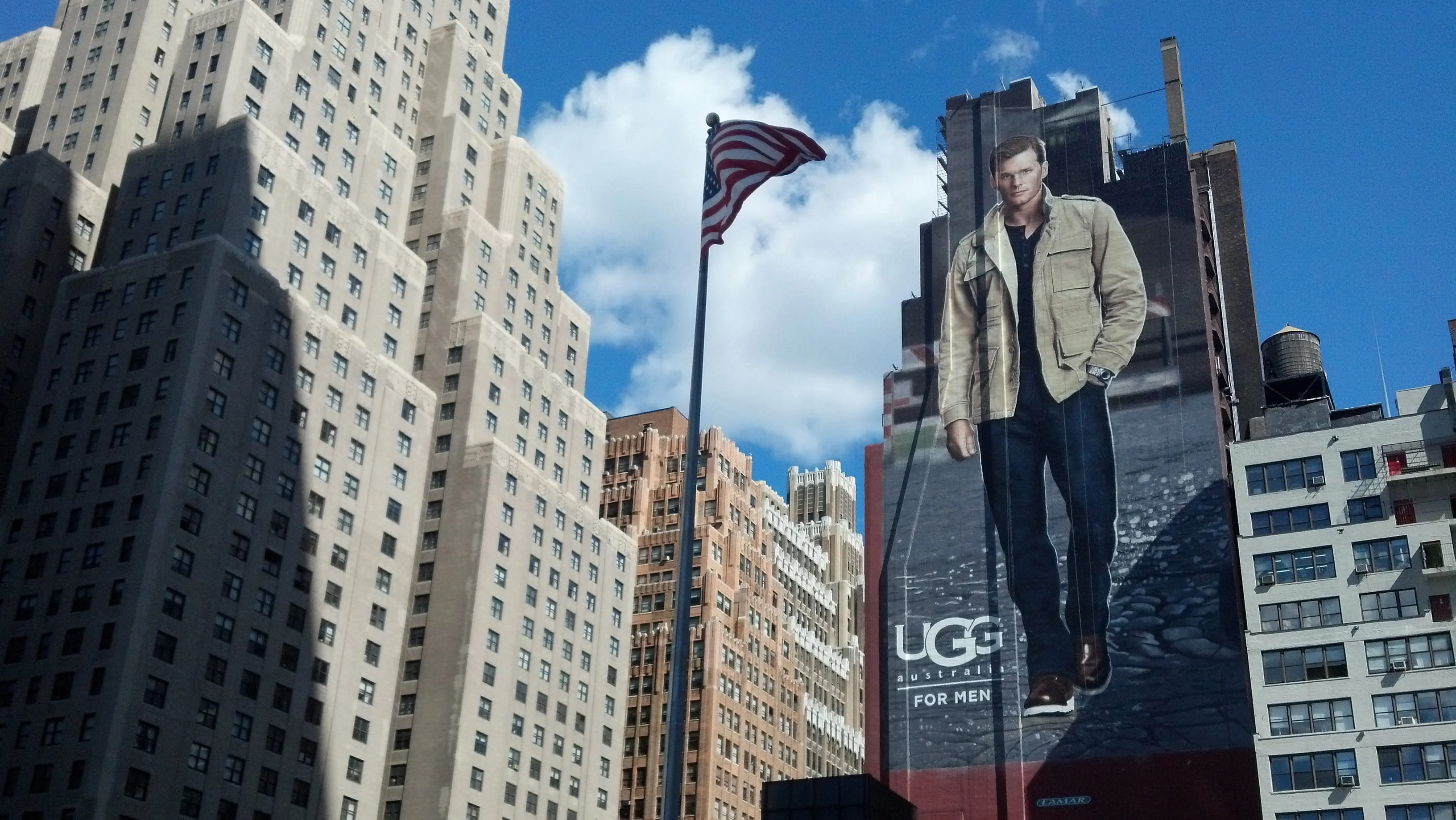 Реклама на здании в США