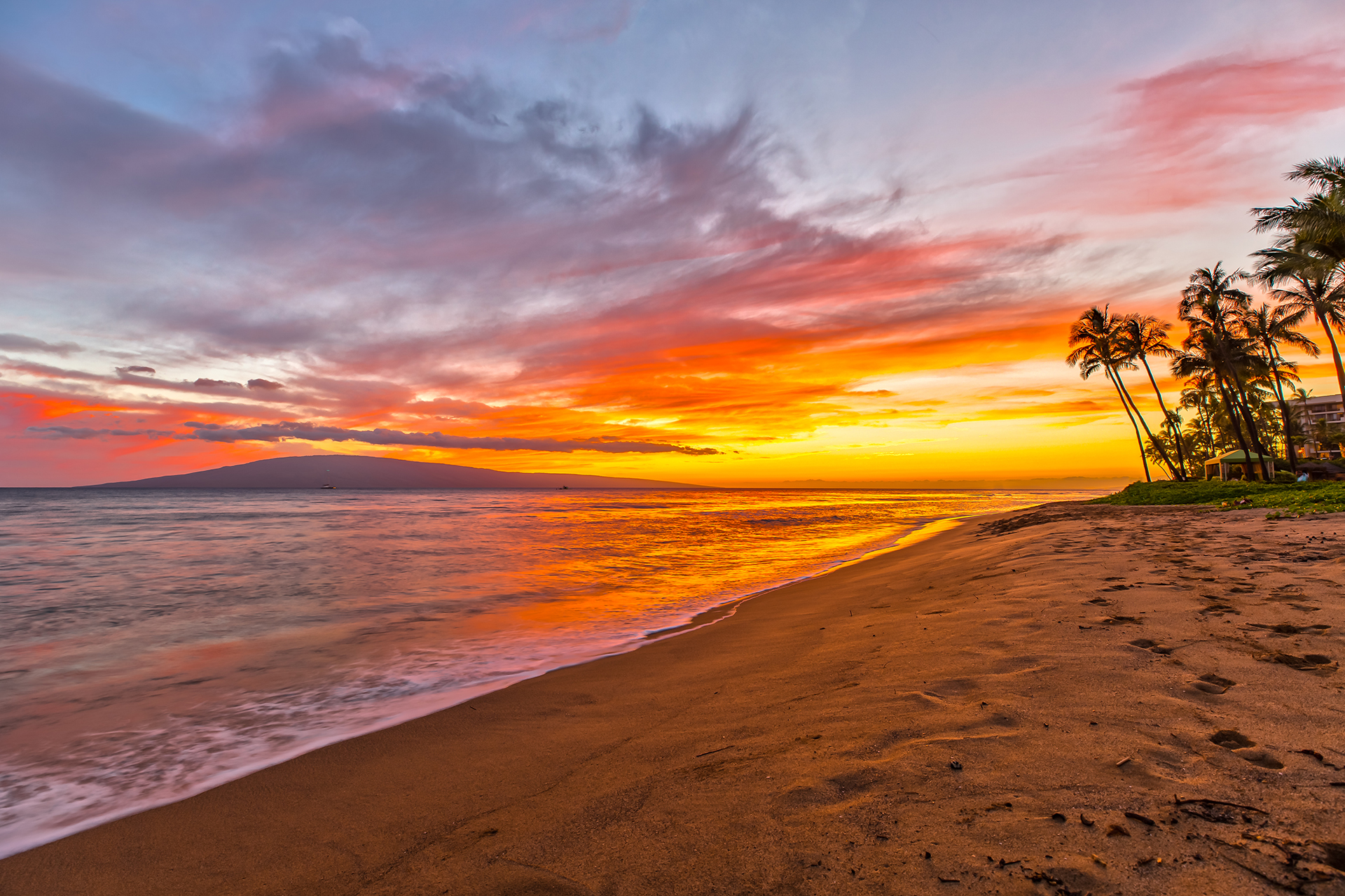 Каанапали, Гавайи – лучший пляж для прогулок на фоне заката